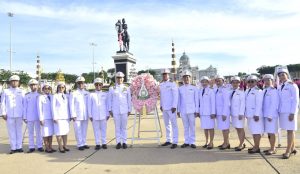 รองอธิการบดีฝ่ายกิจการสภามหาวิทยาลัยนำทีมบุคลากร มสธ. วางพวงมาลาถวายราชสักการะพระบรมราชานุสรณ์พระบาทสมเด็จพระจุลจอมเกล้าเจ้าอยู่หัว ณ พระลานพระราชวังดุสิต กรุงเทพมหานคร เนื่องในวันคล้ายวันสวรรคตพระบาทสมเด็จพระจุลจอมเกล้าเจ้าอยู่หัวและเป็นวันปิยมหาราชประจำปี พ.ศ. 2568